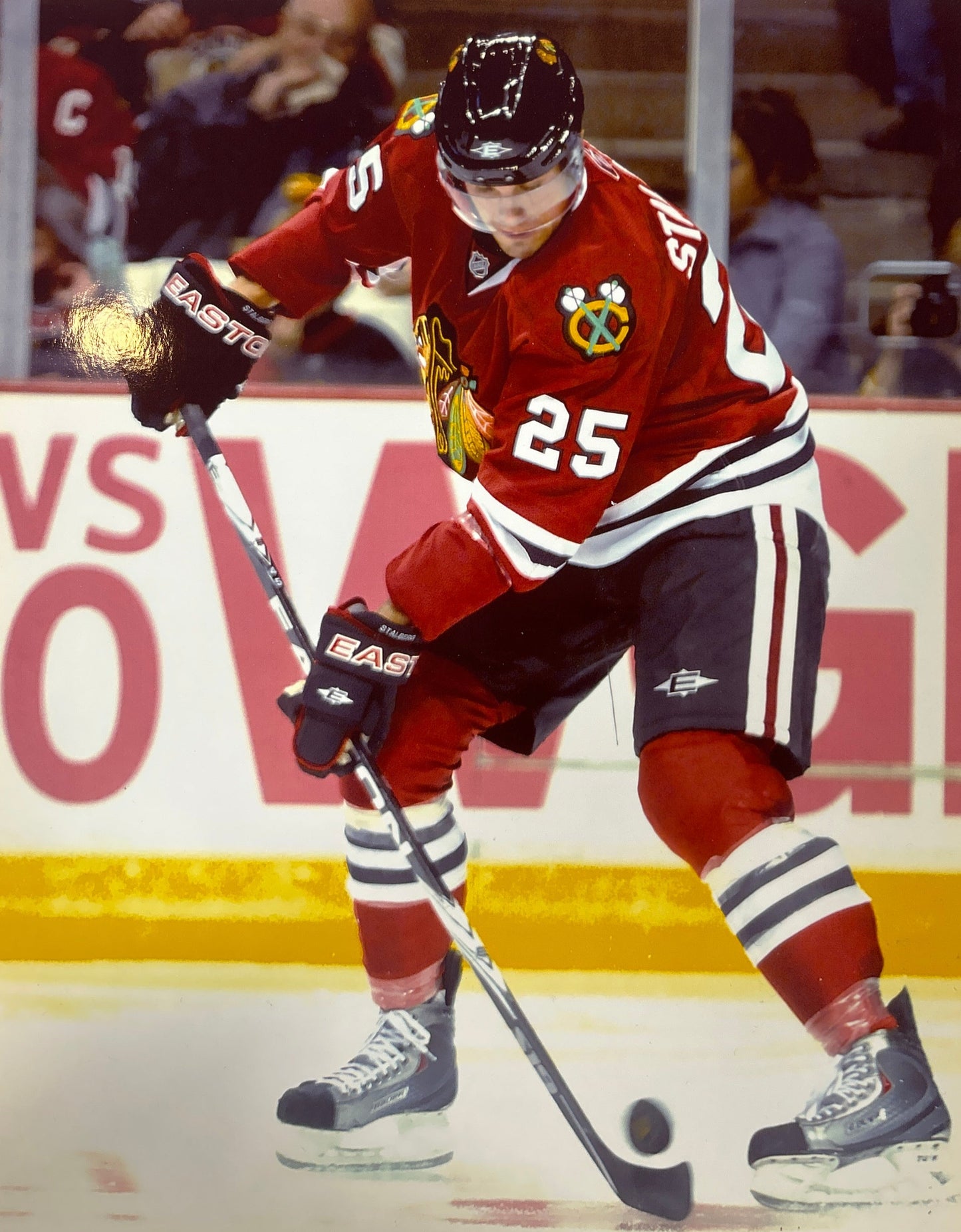 Viktor Stålberg Chicago Blackhawks Action Photo (8X10) - Pro Jersey Sports