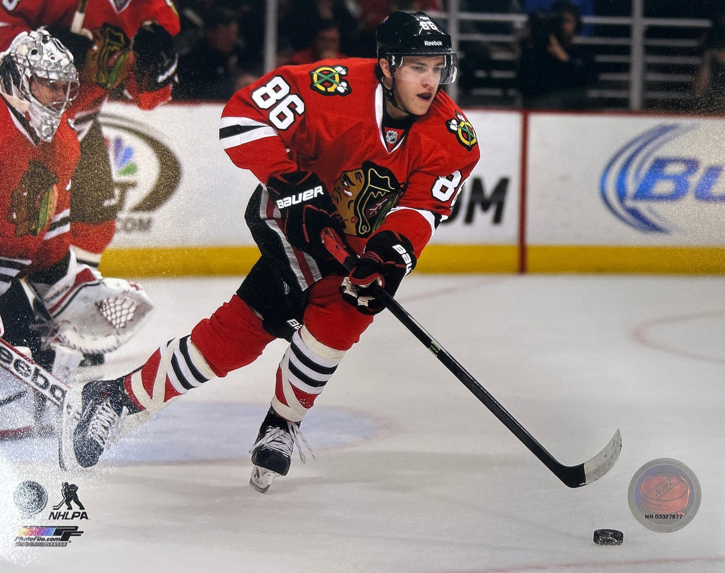 Teuvo Teräväinen Stick Handling Chicago Blackhawks Action Photo (8X10) - Pro Jersey Sports