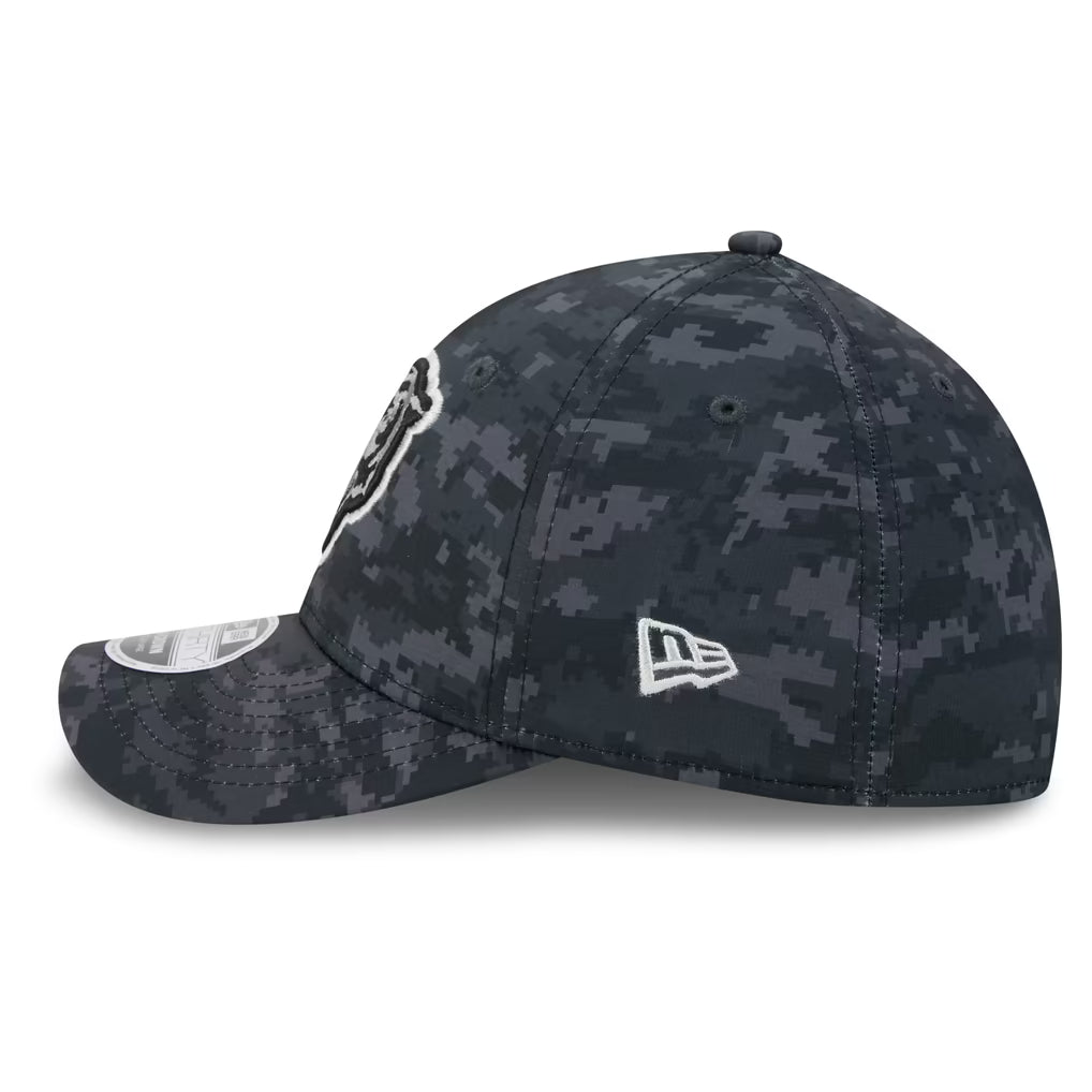 Chicago Bears New Era 2026 Salute To Service 39THIRTY M-Crown Stretch Hat - Black