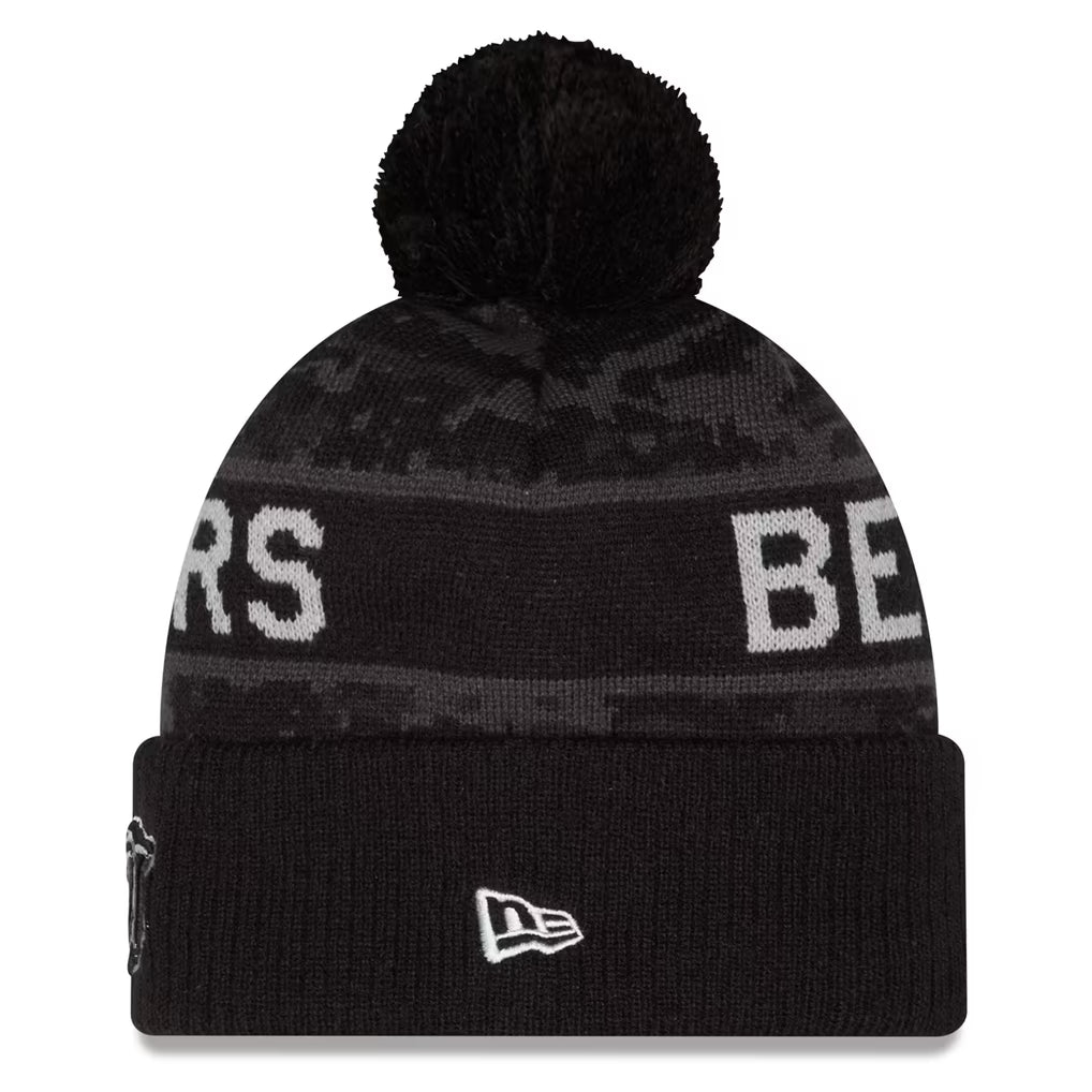 Men's New Era Black Chicago Bears 2026 Salute To Service Cuffed Knit Hat with Pom
