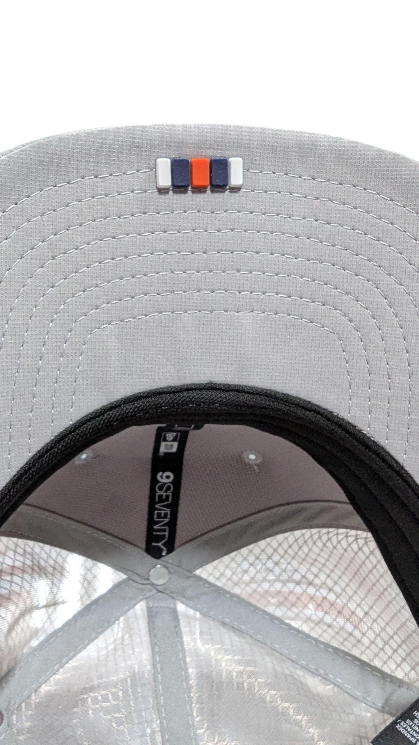 Men's Chicago Bears New Era Gray 2025 NFL Primary Logo Sideline Heat 9SEVENTY Adjustable Hat - Pro Jersey Sports