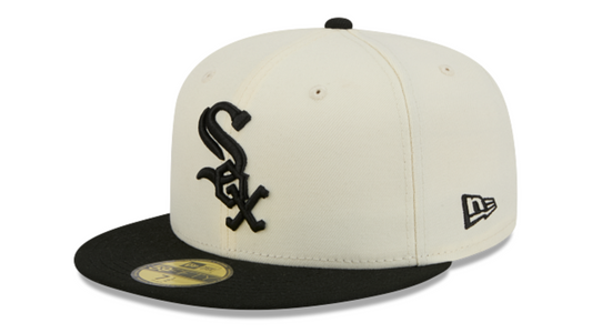 A New Era 59FIFTY fitted baseball cap in off-white and black, featuring the Chicago White Sox logo on the front and a black flat brim.