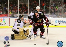 Andrew Shaw Chicago Blackhawks 2014 NHL Stadium Series Action Photo (Size: 8X10) - Pro Jersey Sports