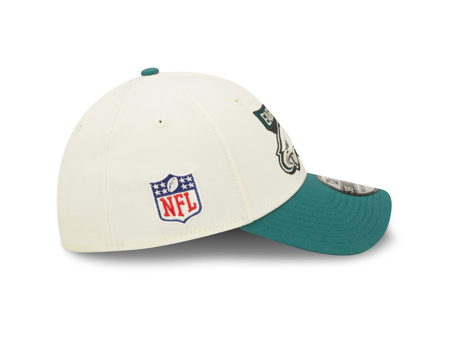 Men's Philadelphia Eagles New Era Cream/Green 2022 Sideline 39THIRTY Flex Hat