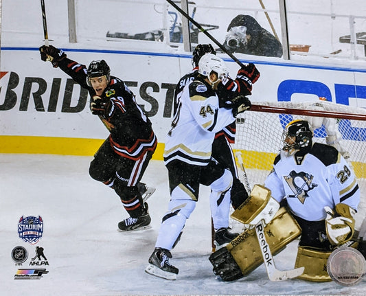 Jonathan Toews Chicago Blackhawks 2014 NHL Stadium Series Action Photo (Size: 8X10) - Pro Jersey Sports