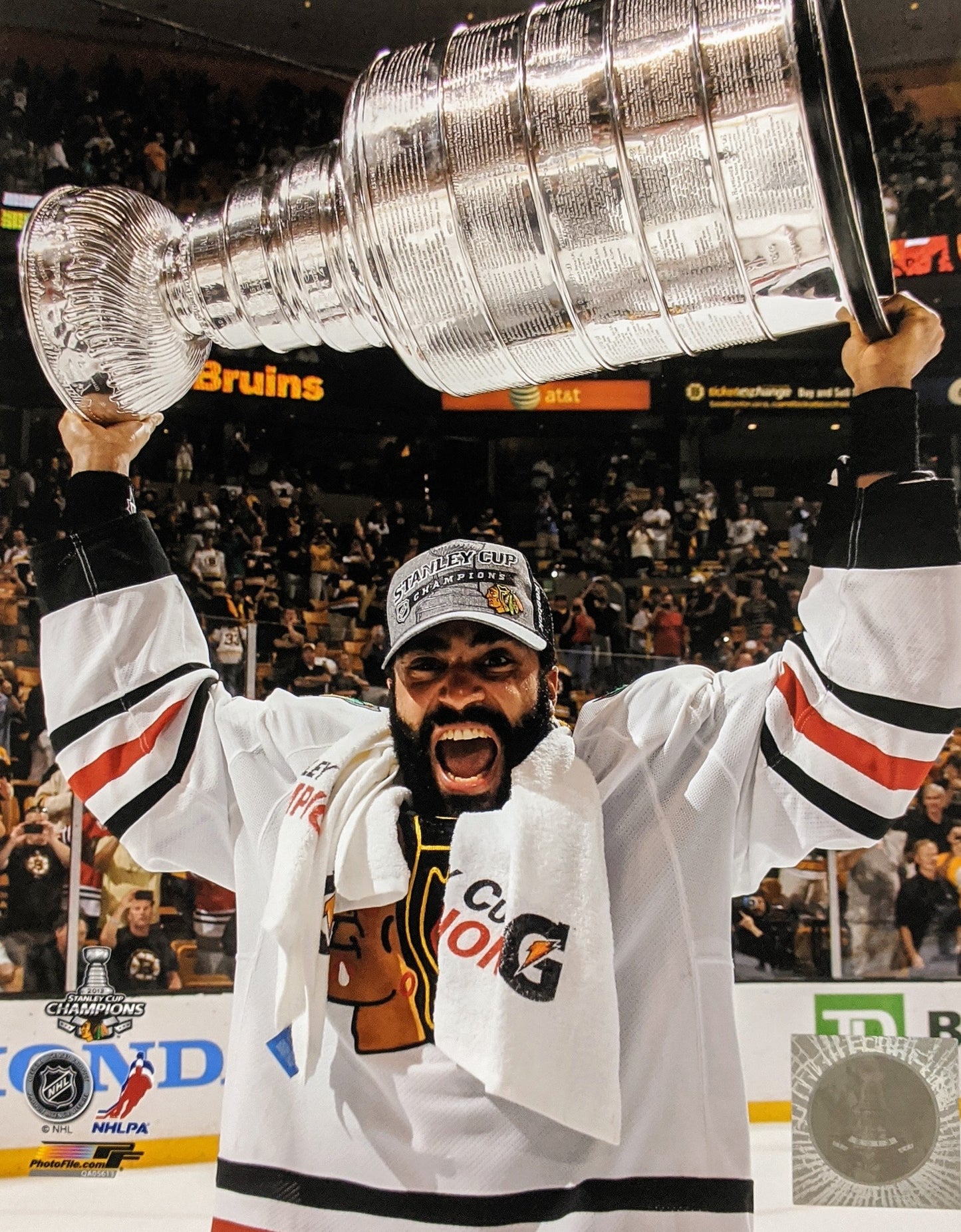 Johnny Oduya Chicago Blackhawks 2013 Stanley Cup Champions Raising Of The Cup Photo (Size: 8X10) - Pro Jersey Sports