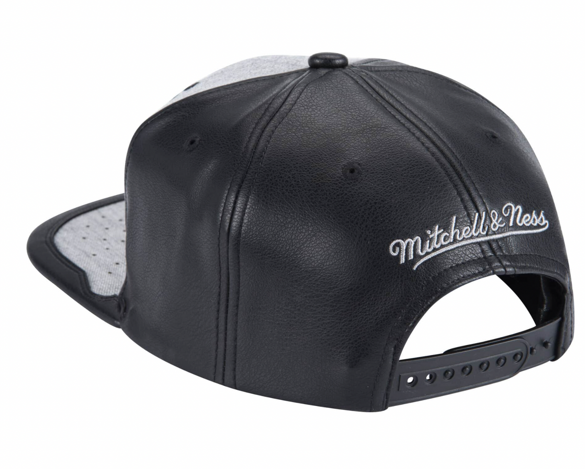 Chicago Bulls Day One Heather Gray & Black Mitchell & Ness Snapback Hat - Pro Jersey Sports