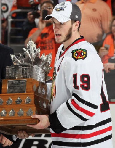 Jonathan Toews Chicago Blackhawks 2010 Stanley Cup Champions Conn Smythe Photo - Pro Jersey Sports