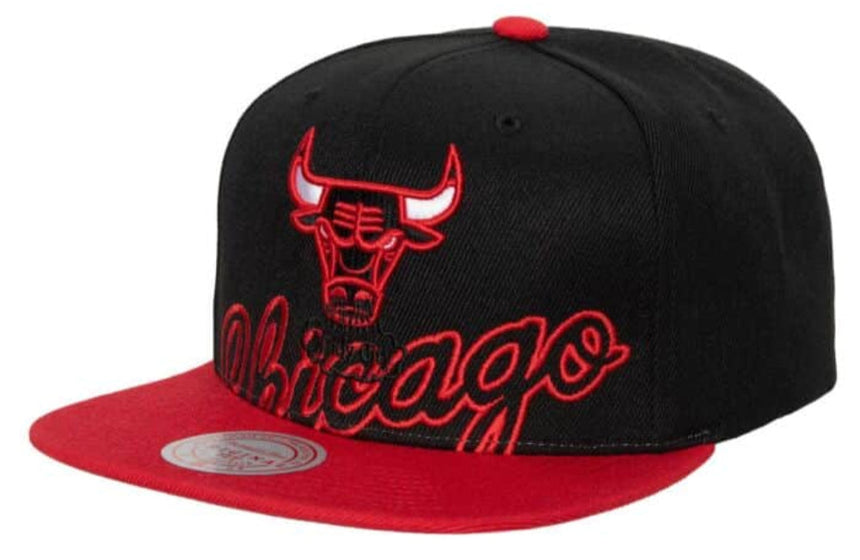 Men's Chicago Bulls Mitchell & Ness 2 Tone Black and Red Low Big Face Hardwood Classics Snapback Hat - Pro Jersey Sports