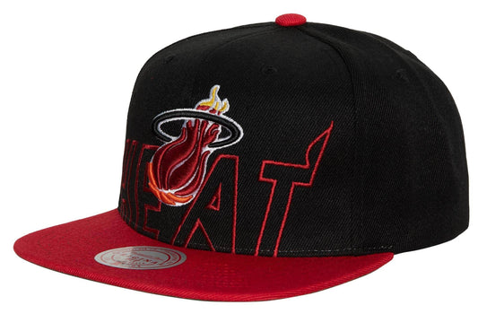 Men's Miami Heat Mitchell & Ness 2 Tone Black and Red Low Big Face Hardwood Classics Snapback Hat - Pro Jersey Sports