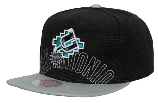 Men's San Antonio Spurs Mitchell & Ness 2 Tone Black and Gray Low Big Face Hardwood Classics Snapback Hat - Pro Jersey Sports