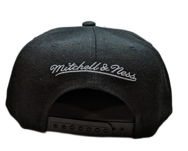 Men's Chicago Bulls Mitchell & Ness Hardwood Classics NBA XL BWG Adjustable Snapback Hat