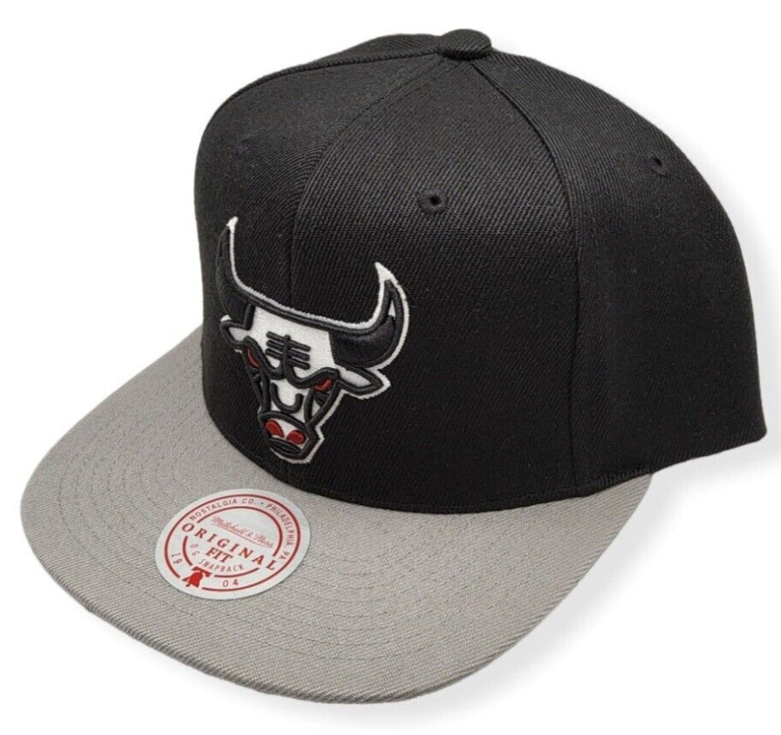 Mens's Chicago Bulls HWC Black/Grey Core Basic Mitchell & Ness Snapback Hat - Pro Jersey Sports