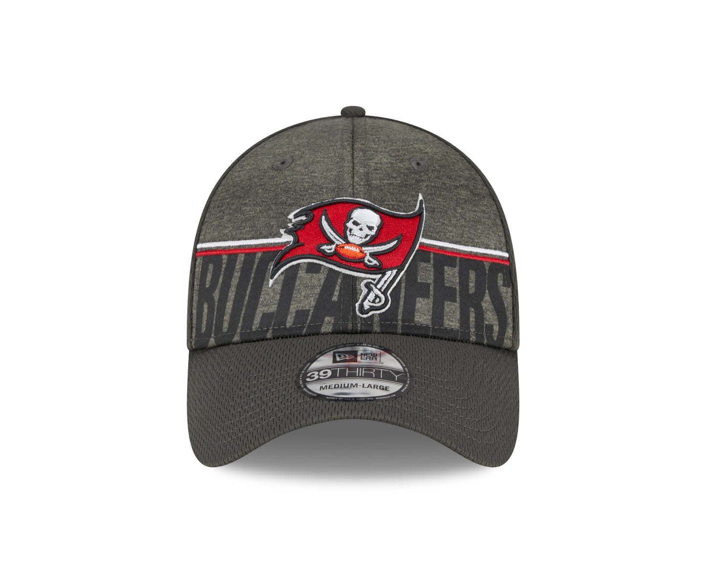 Men's Tampa Bay Buccaneers New Era NFL 2023 Training Camp Pewter Primary Logo 39THIRTY Flex Fit Hat