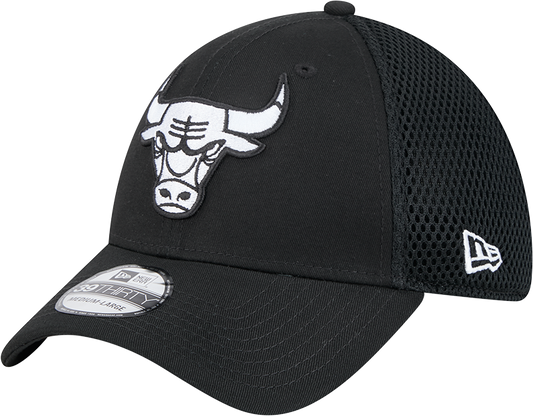 Men’s Chicago Bulls New Era Black and White Neo 39THIRTY Flex Fit Hat