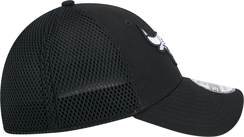 Men’s Chicago Bulls New Era Black and White Neo 39THIRTY Flex Fit Hat