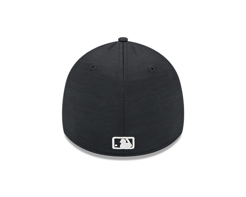 Men's Chicago White Sox New Era Black 2024 Clubhouse 39THIRTY Flex Fit Hat