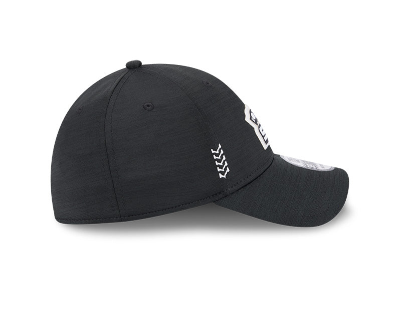 Men's Chicago White Sox New Era Black & White 2024 Clubhouse 39THIRTY Flex Fit Hat