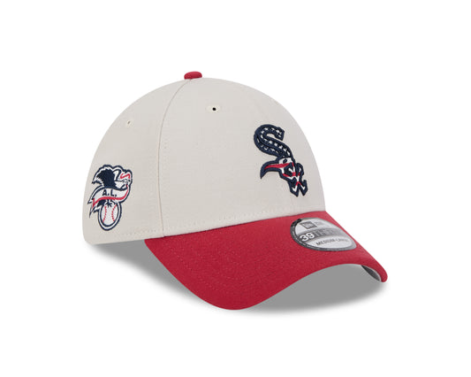 Chicago White Sox New Era Stone/Red 2024 4th of July 39THIRTY Flex Hat