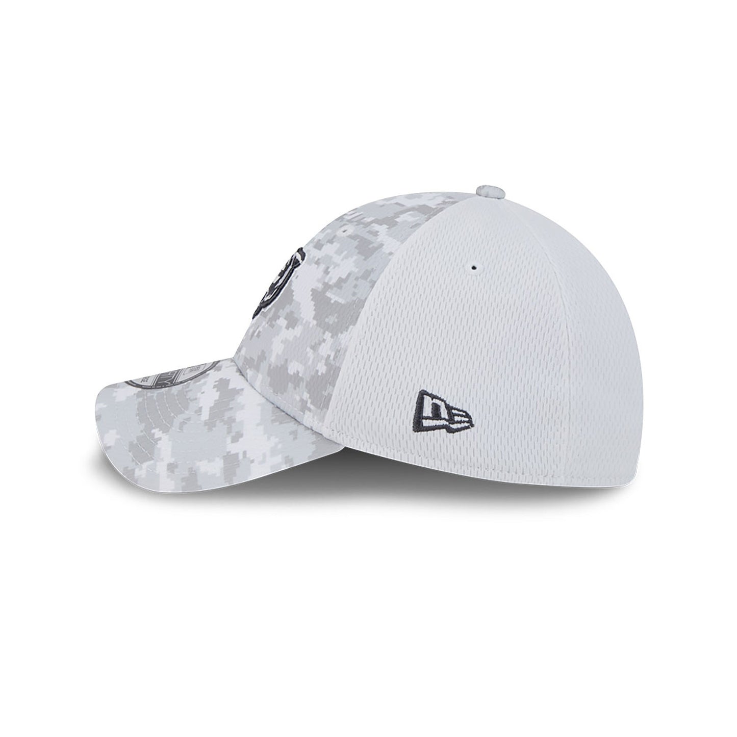 Chicago Bears New Era Arctic Camo/White 2024 Salute to Service Primary Logo 39THIRTY Flex Hat