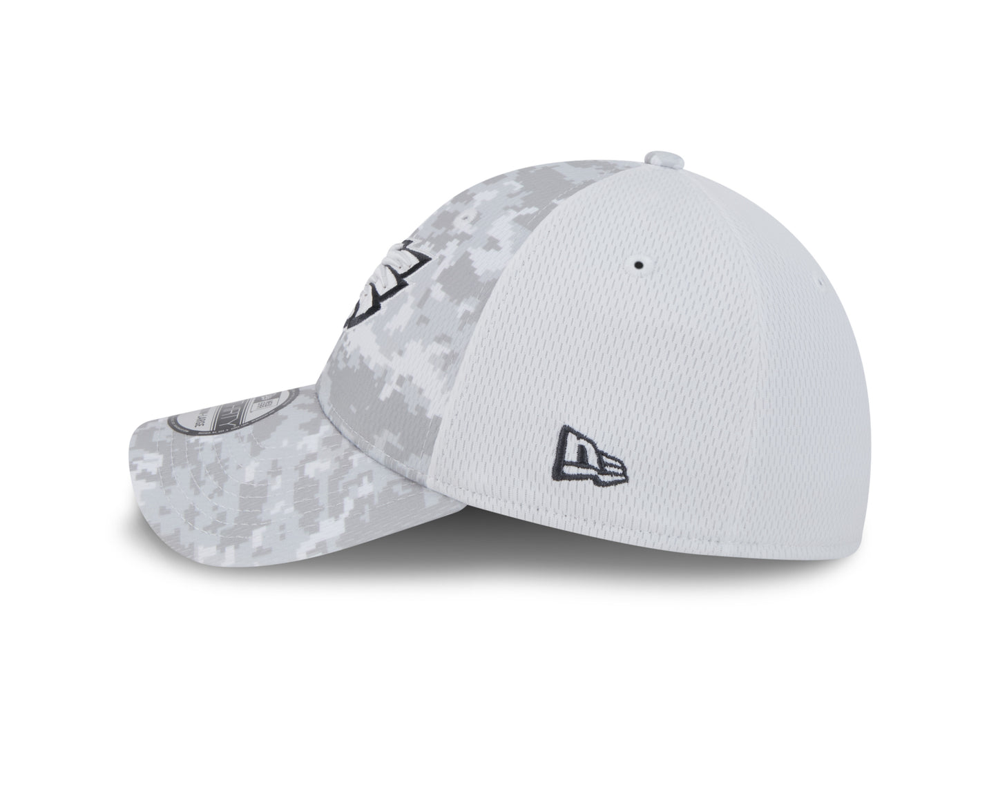 Philadelphia Eagles New Era Arctic Camo/White 2024 Salute to Service 39THIRTY Flex Hat