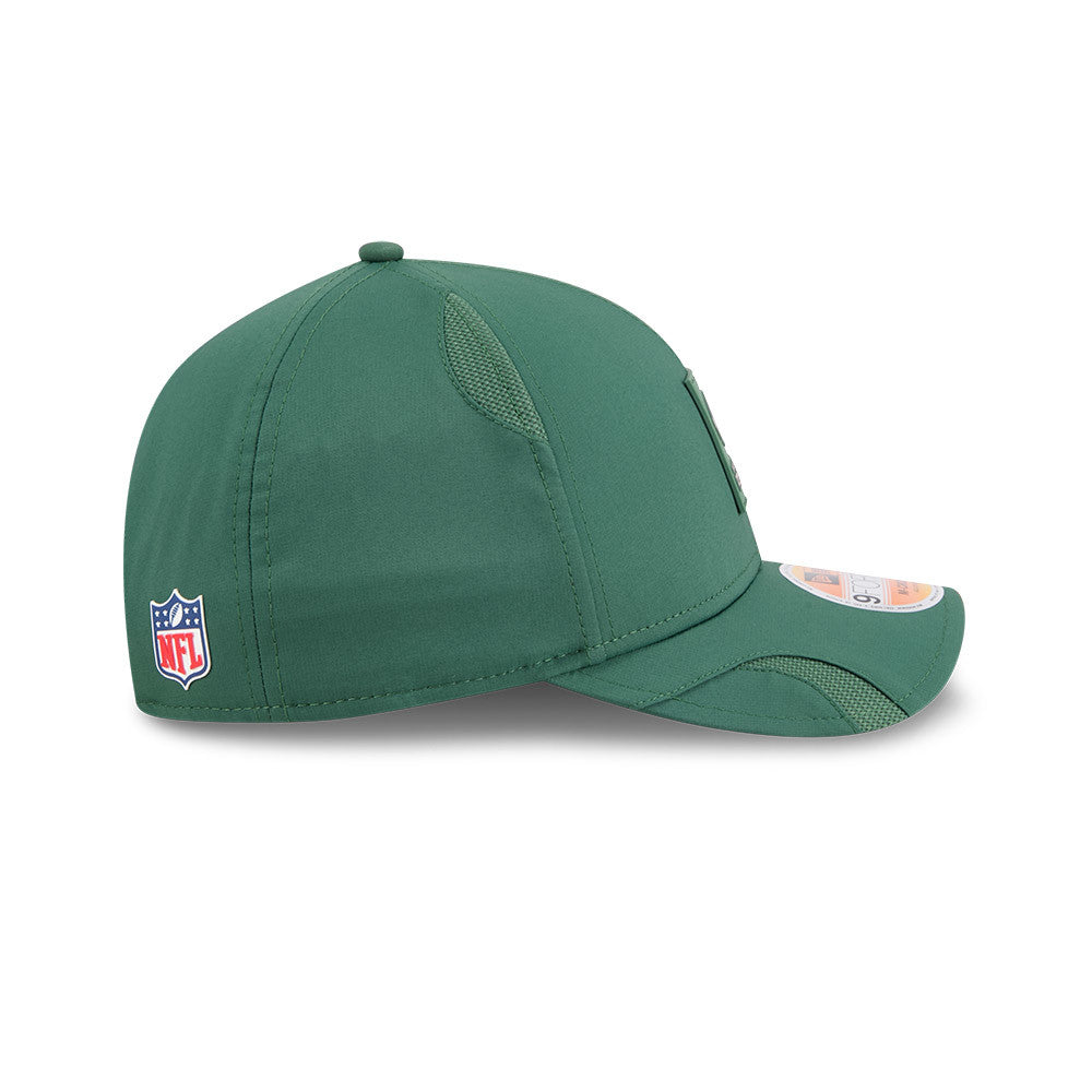 Men's Green Bay Packers New Era Green 2025 NFL Primary Logo Sideline Heat 9FORTY M-Crown Adjustable Hat - Pro Jersey Sports