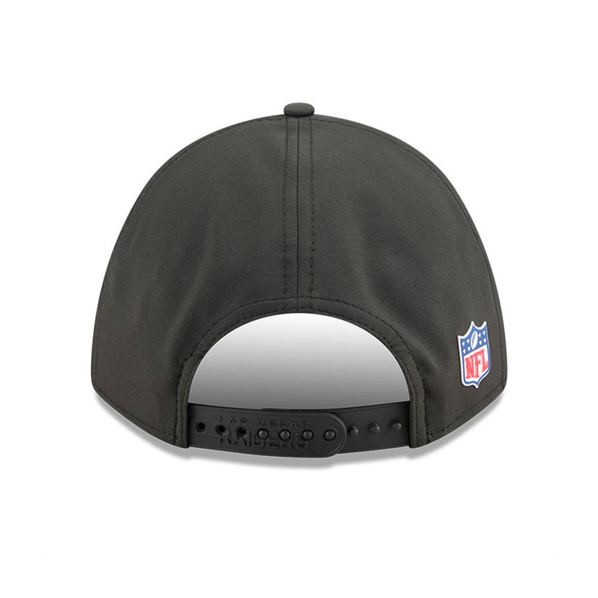 Men's Las Vegas Raiders New Era Black 2025 NFL Primary Logo Sideline Heat 9FORTY M-Crown Adjustable Hat - Pro Jersey Sports