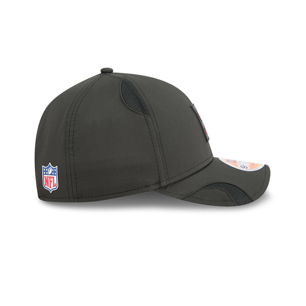 Men's San Francisco 49ers New Era Black 2025 NFL Primary Logo Sideline Heat 9FORTY M-Crown Adjustable Hat - Pro Jersey Sports