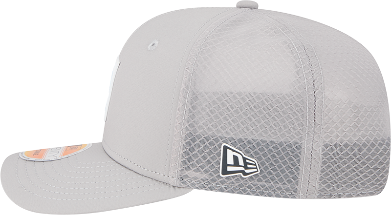 Men's Chicago Bears New Era Gray 2025 NFL Primary Logo Sideline Heat 9SEVENTY Adjustable Hat