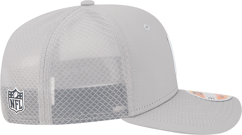 Men's Chicago Bears New Era Gray 2025 NFL Primary Logo Sideline Heat 9SEVENTY Adjustable Hat