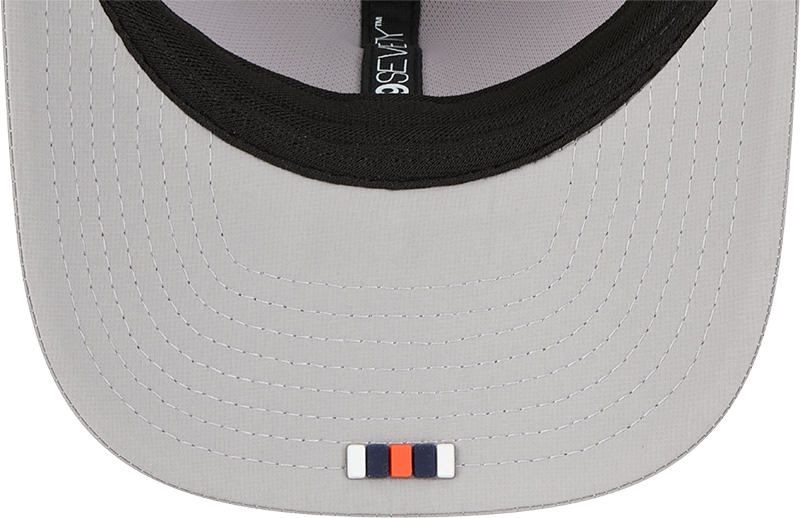 Men's Chicago Bears New Era Gray 2025 NFL Primary Logo Sideline Heat 9SEVENTY Adjustable Hat