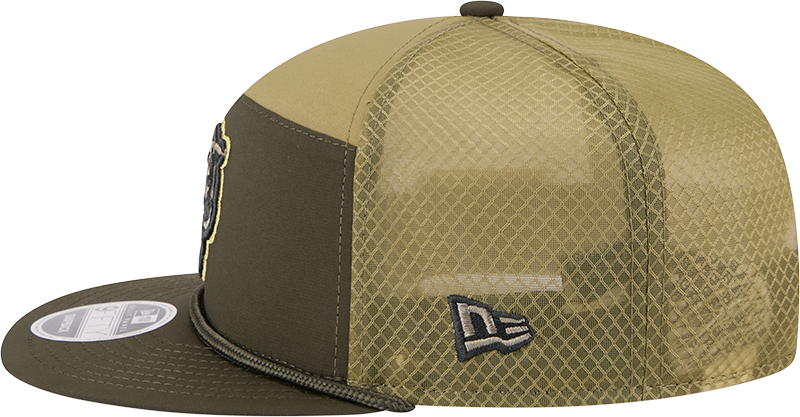 Men's Chicago Bears New Era Green 2025 Salute To Service Sideline Split Panel 9FIFTY Snapback Trucker Hat - Pro Jersey Sports