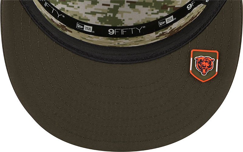 Men's Chicago Bears New Era Green 2025 Salute To Service Sideline Split Panel 9FIFTY Snapback Trucker Hat - Pro Jersey Sports