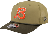 Men's Chicago Bears New Era Green B 2025 Salute To Service Sideline 9SEVENTY Trucker Adjustable Hat - Pro Jersey Sports