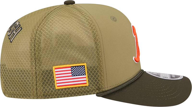 Men's Chicago Bears New Era Green B 2025 Salute To Service Sideline 9SEVENTY Trucker Adjustable Hat - Pro Jersey Sports