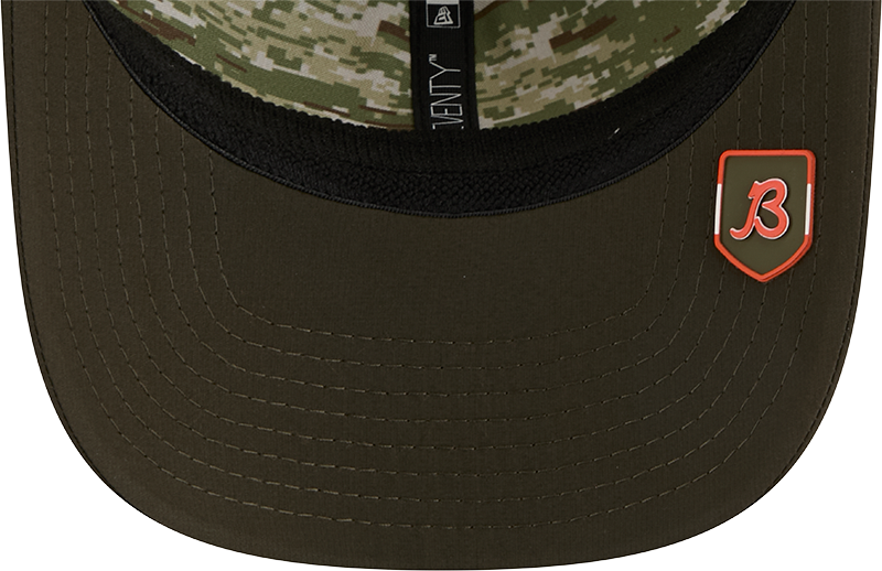 Men's Chicago Bears New Era Green B 2025 Salute To Service Sideline 9SEVENTY Trucker Adjustable Hat - Pro Jersey Sports