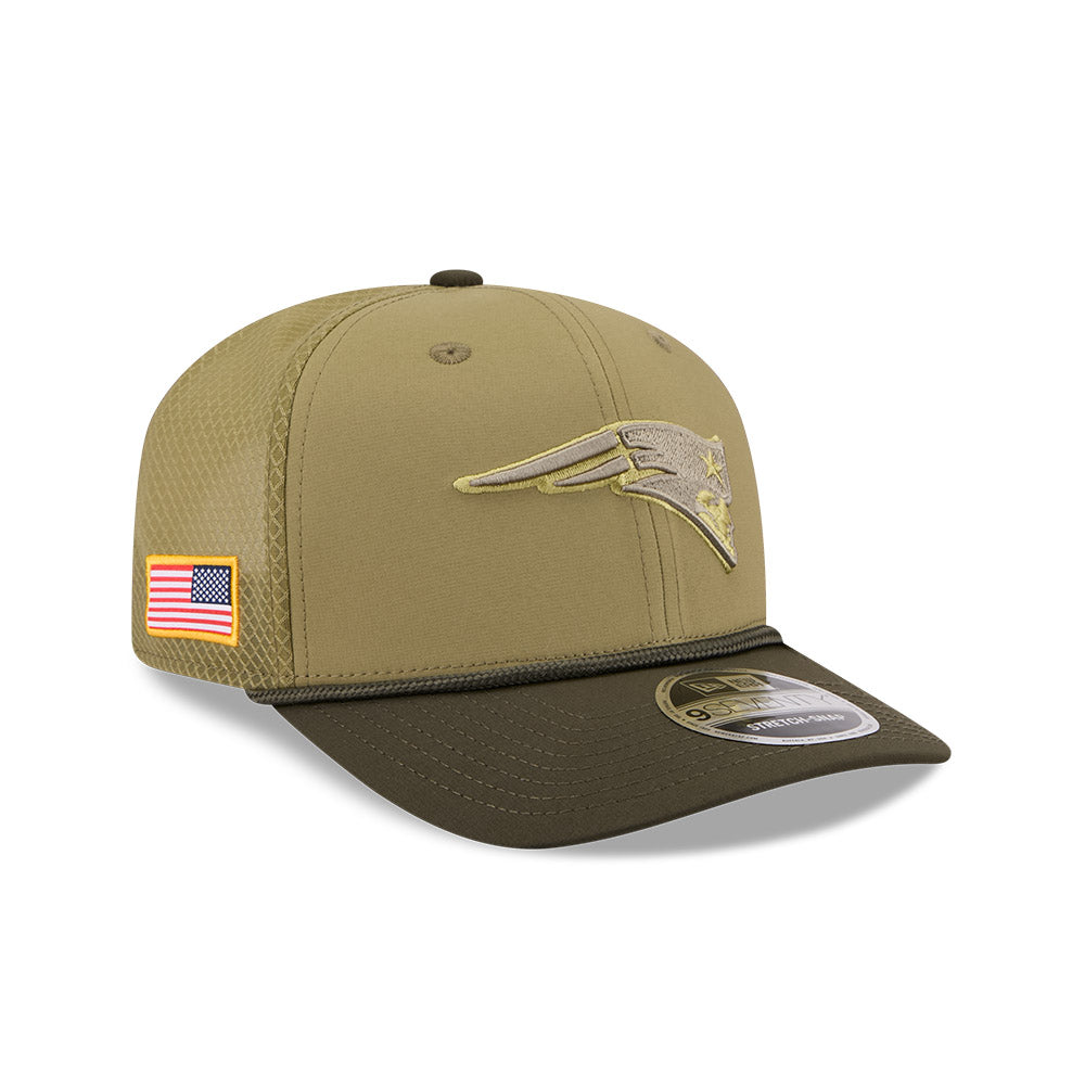 Men's New England Patriots New Era Green 2025 Salute To Service Sideline 9SEVENTY Trucker Adjustable Hat