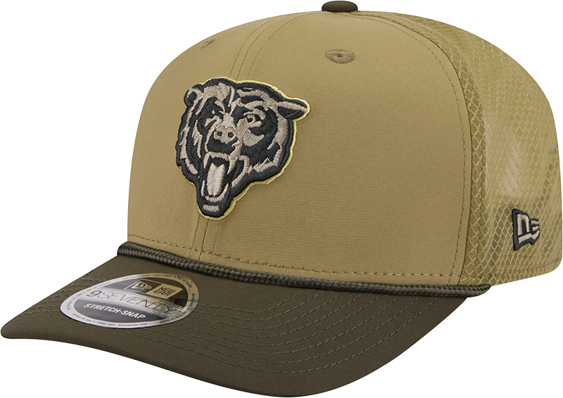 Men's Chicago Bears New Era Green 2025 Salute To Service Sideline 9SEVENTY Trucker Adjustable Hat - Pro Jersey Sports