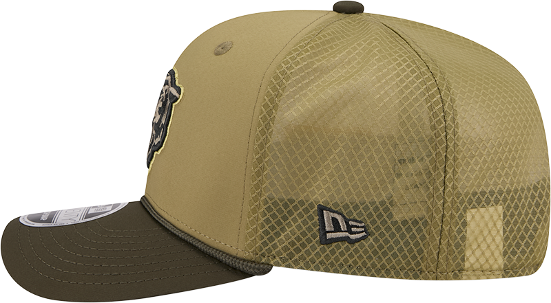 Men's Chicago Bears New Era Green 2025 Salute To Service Sideline 9SEVENTY Trucker Adjustable Hat - Pro Jersey Sports