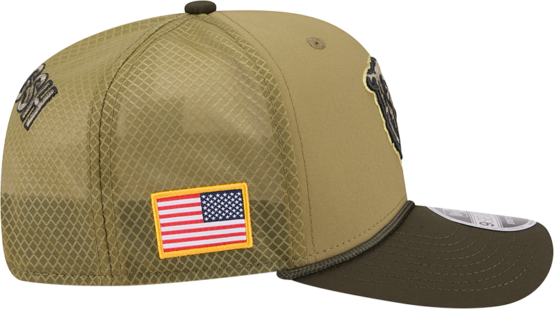 Men's Chicago Bears New Era Green 2025 Salute To Service Sideline 9SEVENTY Trucker Adjustable Hat - Pro Jersey Sports