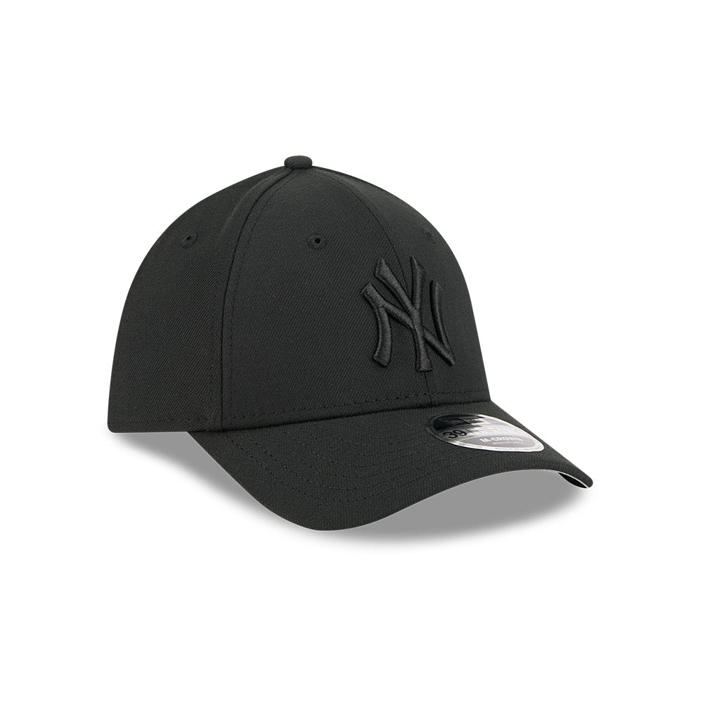 New York Yankees M-Crown 39Thirty Tonal Black Flex Fit Hat