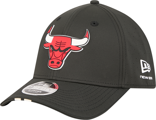 Men's Chicago Bulls New Era Assist Black M-Crown 39THIRTY Flex Hat