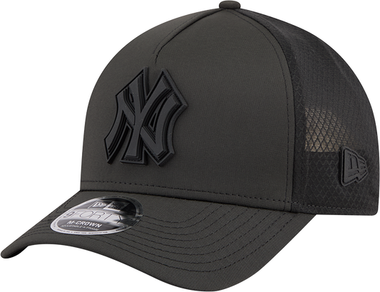 New York Yankees New Era Badged 9FORTY M-Crown Adjustable Hat-Black