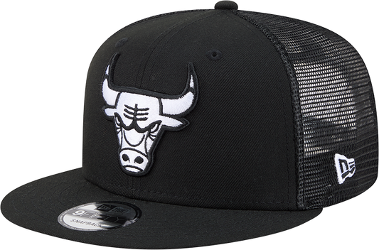 Chicago Bulls New Era Black & White 9FIFTY Trucker Snapback Hat