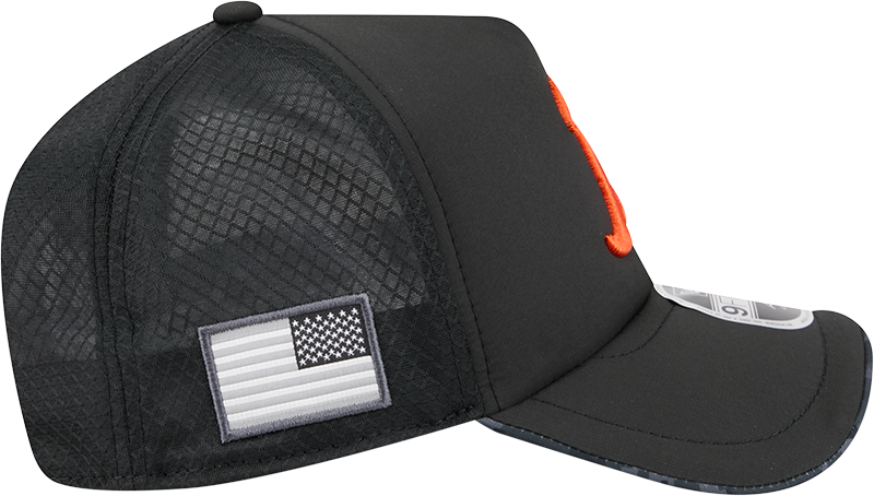 Chicago Bears New Era 2026 Salute To Service Apex 9FORTY 'B' Logo Adjustable Trucker Hat - Black