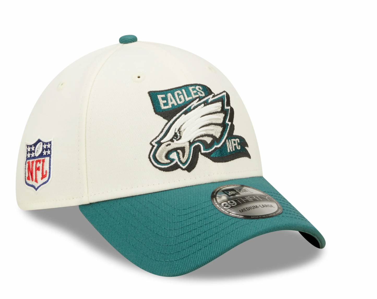 Men's Philadelphia Eagles New Era Cream/Green 2022 Sideline 39THIRTY Flex Hat