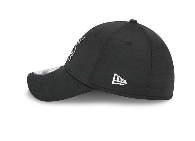 Men's Chicago White Sox New Era Black 2023 Clubhouse 39THIRTY Flex Fit Hat