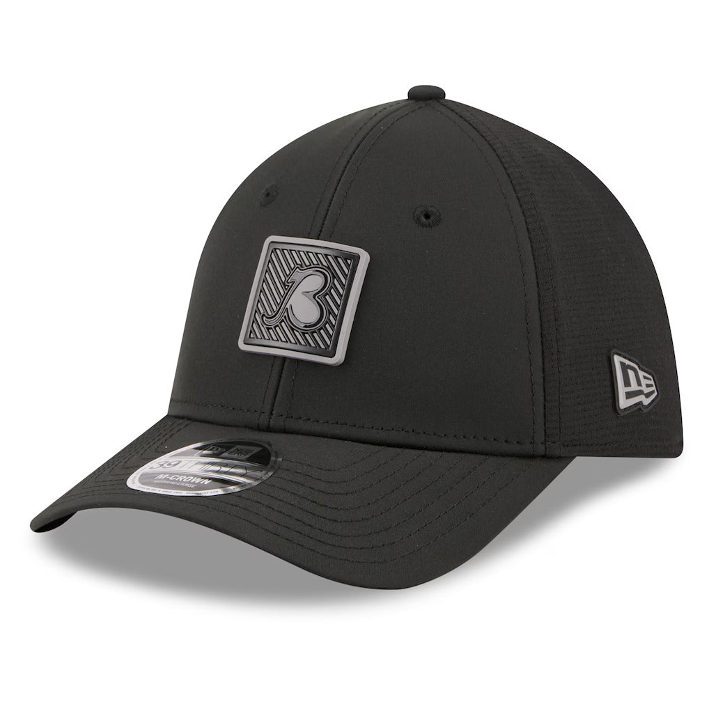 Chicago Bears New Era Black 2026 NFL Training Camp 39THIRTY M-Crown Flex Hat-B Logo