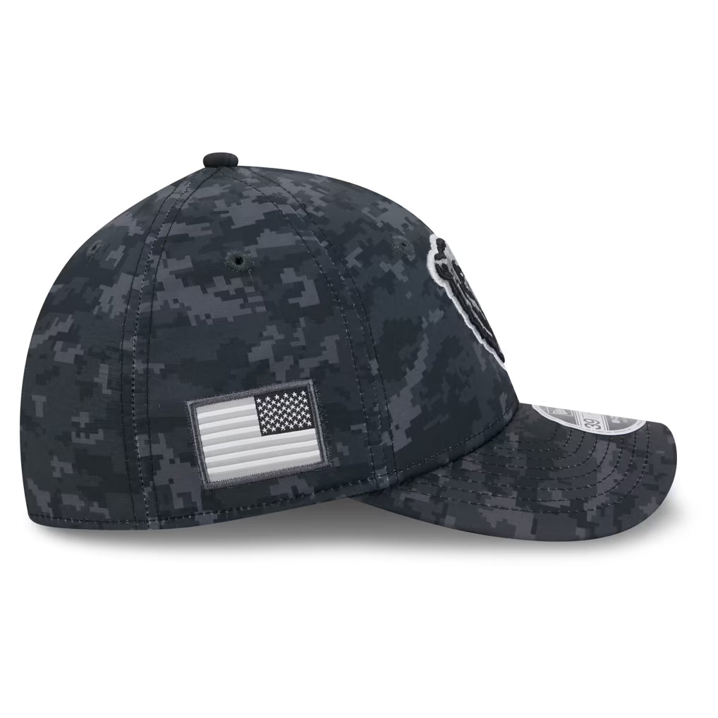 Chicago Bears New Era 2026 Salute To Service 39THIRTY M-Crown Stretch Hat - Black