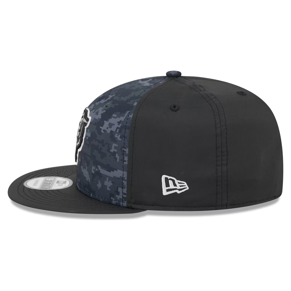 Chicago Bears New Era 2026 Salute To Service 9FIFTY Bearhead Logo Adjustable Snapback Hat - Black